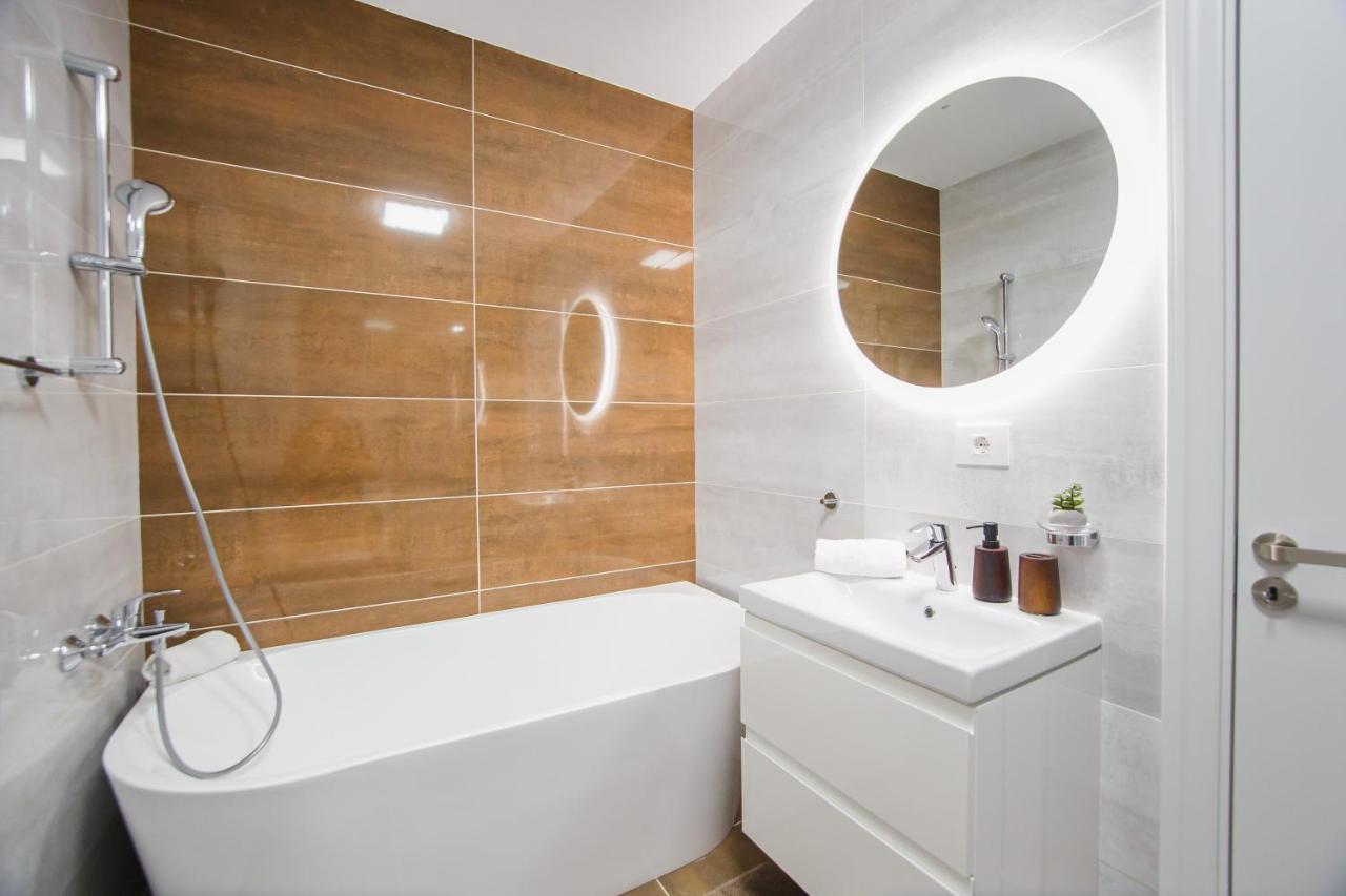 Charming Family Haven Apartment Oradea Exterior photo